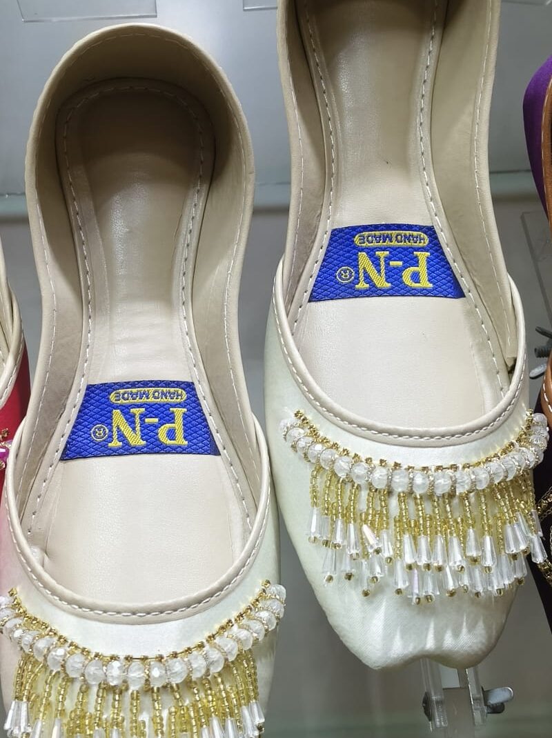 Women-Khussa-IKM0025-D4-1